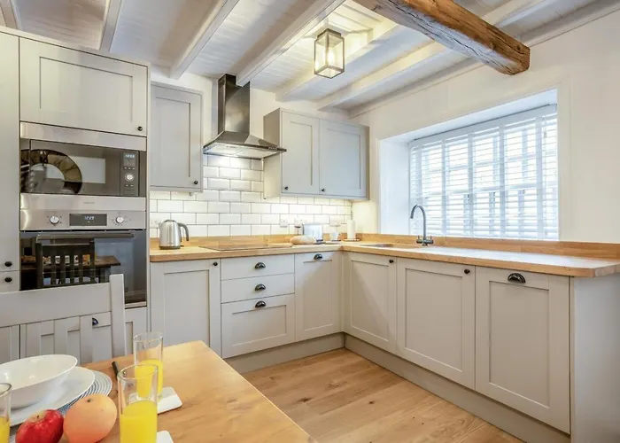 3 Bed In Oc-t33630 Holiday home *